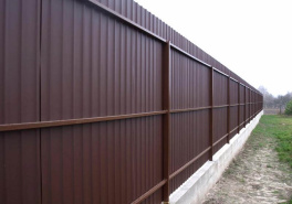 Забор из профильных труб и профнастила – эстетично и экономно